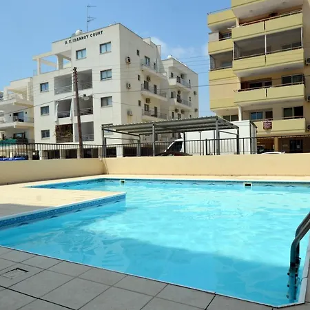 Apartment Olivia Mackenzie 2 Bedroom Flat With Pool *