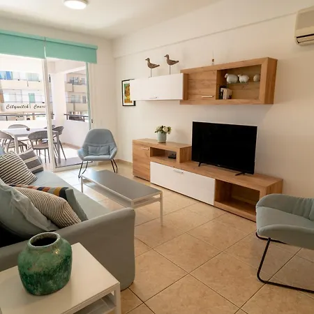 Olivia Mackenzie 2 Bedroom Flat With Pool Apartment Larnaca