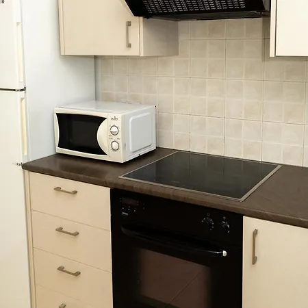 Olivia Mackenzie 2 Bedroom Flat With Pool Apartment