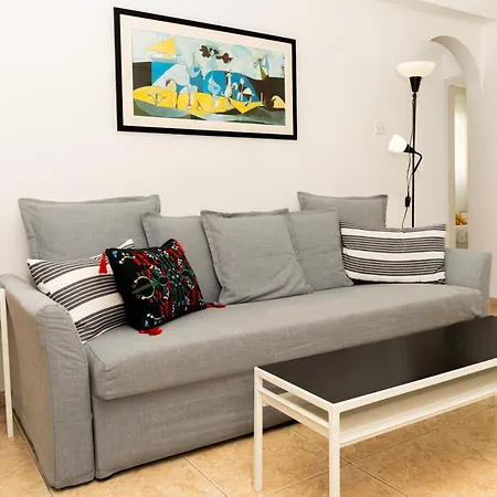 Olivia Mackenzie 2 Bedroom Flat With Pool Apartamento *