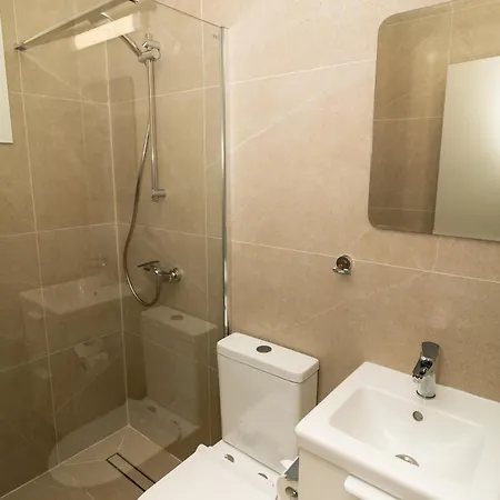 Olivia Mackenzie 2 Bedroom Flat With Pool Apartment *