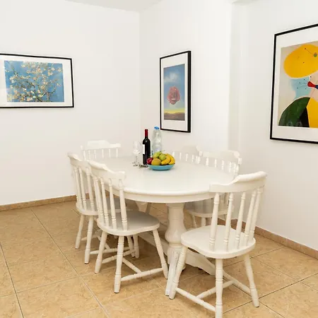 Apartment Olivia Mackenzie 2 Bedroom Flat With Pool *