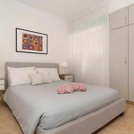 Olivia Mackenzie 2 Bdr, Pool, 3M Walk To The Sea * لارنكا