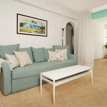شقة Olivia Mackenzie 2 Bdr, Pool, 3M Walk To The Sea لارنكا