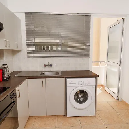 شقة Olivia Mackenzie 2 Bdr, Pool, 3M Walk To The Sea لارنكا