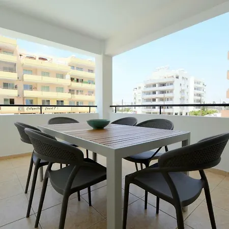 Apartment Olivia Mackenzie 2 Bedroom Flat With Pool