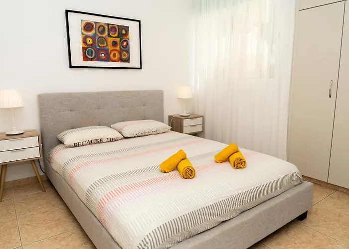 Olivia Mackenzie 2 Bedroom With Pool Great For Families Lárnaca