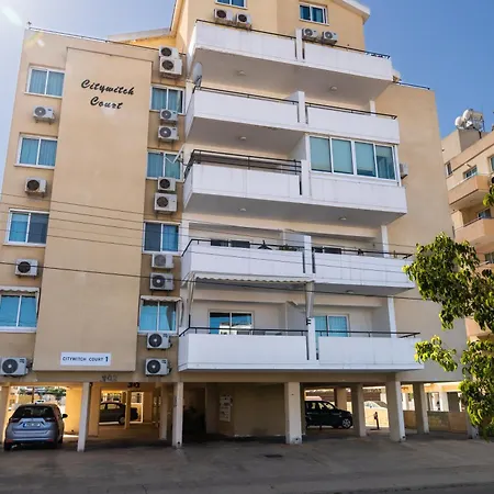 Olivia Mackenzie 2 Bedroom With Pool Great For Families 아파트 라르나카