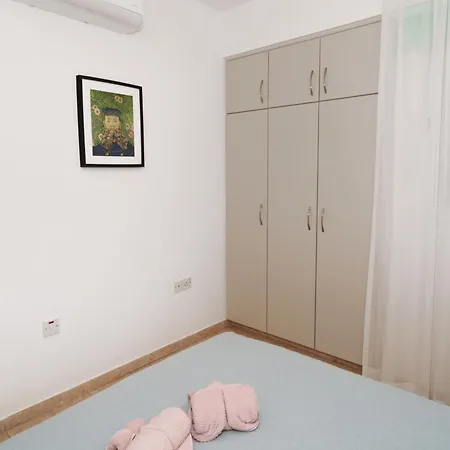 아파트 Olivia Mackenzie 2 Bdr, Pool, 3M Walk To The Sea