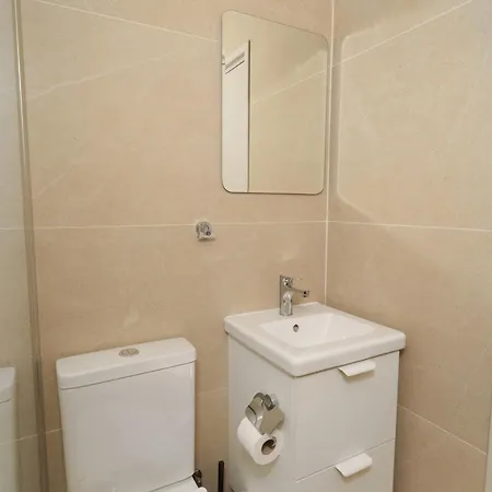 Olivia Mackenzie 2 Bdr, Pool, 3M Walk To The Sea 아파트 *