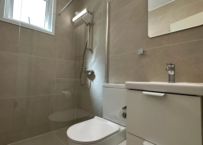 Olivia Mackenzie Spacious 2br Pool View, Sleeps 6 Apartment *