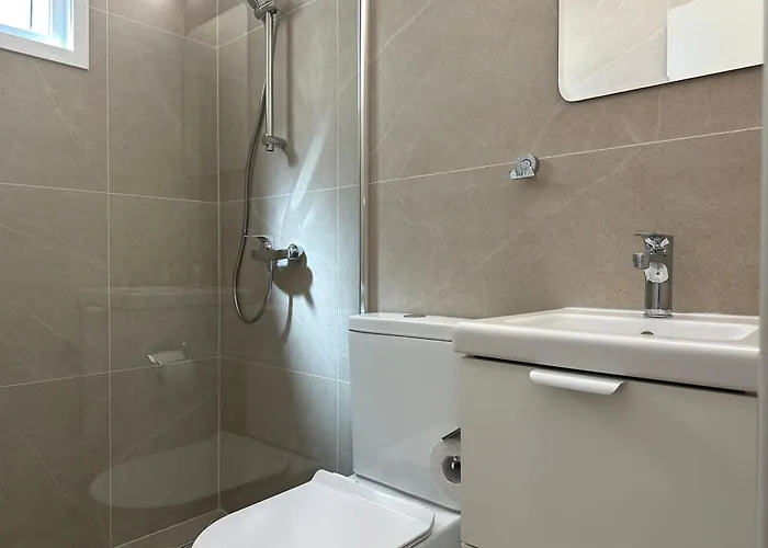 Olivia Mackenzie Spacious 2br Pool View, Sleeps 6 Apartment Larnaca