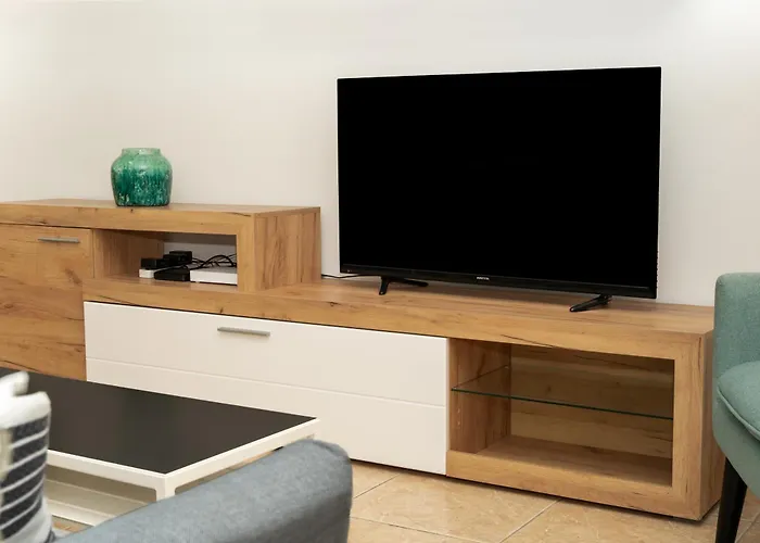 Olivia Mackenzie 2 Bedroom With Pool Great For Families * Ларнака