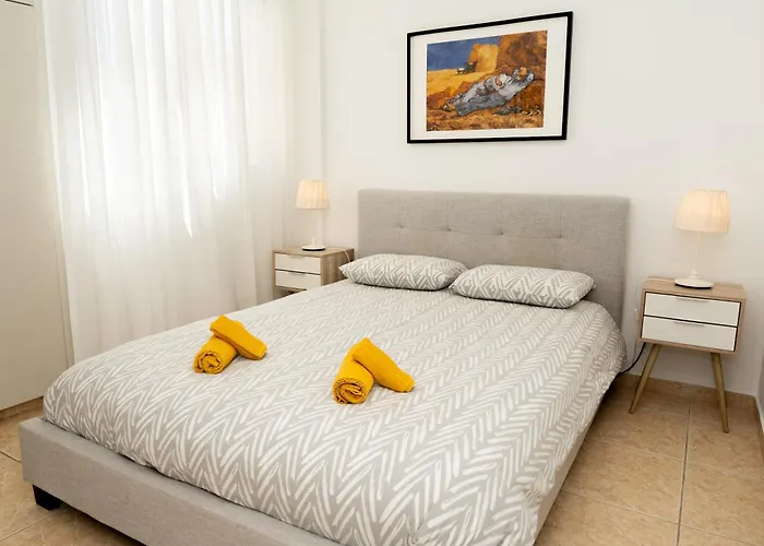 Olivia Mackenzie Spacious 2br Pool View, Sleeps 6 Apartment *